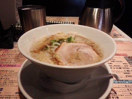 「８７（ハチナナ）ラーメン（淡麗系背脂塩ラーメン）」@麺場80’sの写真