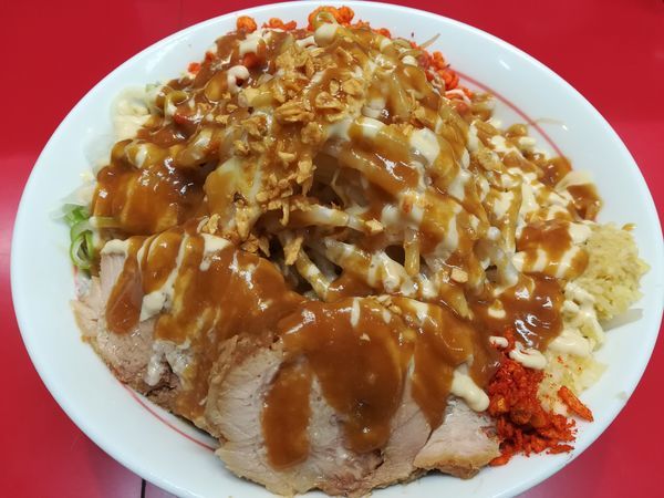 「ニンニクザンマイ780豚増100ニンニクショウガ脂辛揚ガリマ」@千里眼の写真