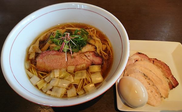 「虎徹そば(醤油)+特製(1030円)」@麺や 虎徹の写真