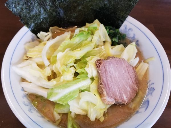 「キャベツラーメン 固め」@横浜家系ラーメン 中島家の写真