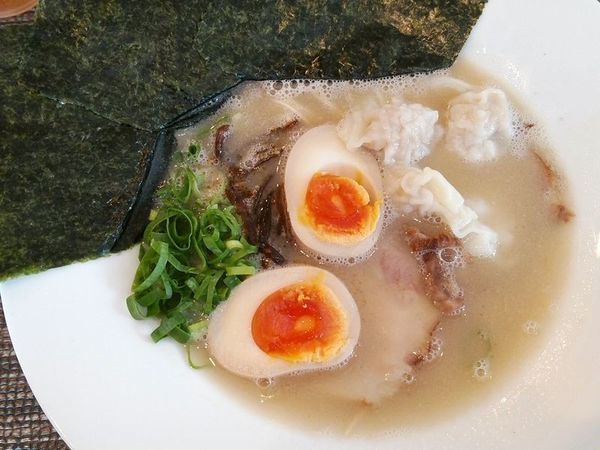 「特製博多とんこつらぅめん」@らぅめんの善栄の写真