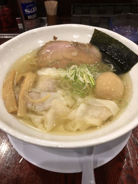 「塩わんたん麺（大盛）＋煮玉子¥1,010」@翔鶴 高崎店の写真