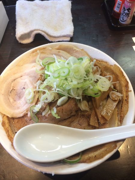 「醤油チャーシュー1010円厚切り炙りチャーシュー400円」@旨みこってりらーめん 鐵 TETSU 蘇我本店の写真