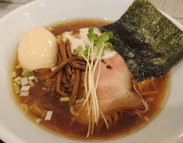 「味玉らーめん(醤油)＋大盛」@らーめん 羊と狼の写真