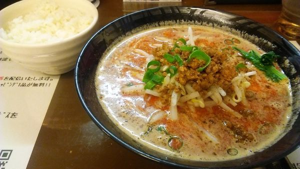 「赤担々麺 840円＋小ライス 100円」@東京担々麺 ゴマ哲の写真