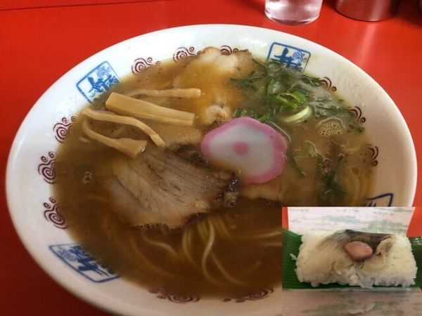 「中華そば700円、鯖寿司150円」@井出商店の写真