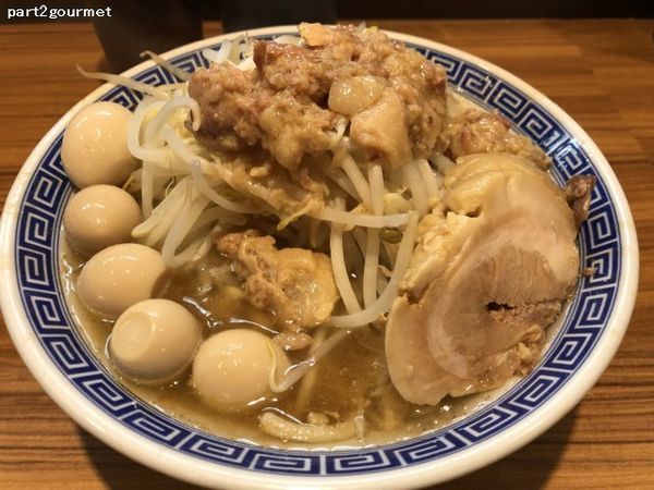 「ラーメン(並)+うずら 「ニンニクアブラ」(800円)」@びんびん豚の写真