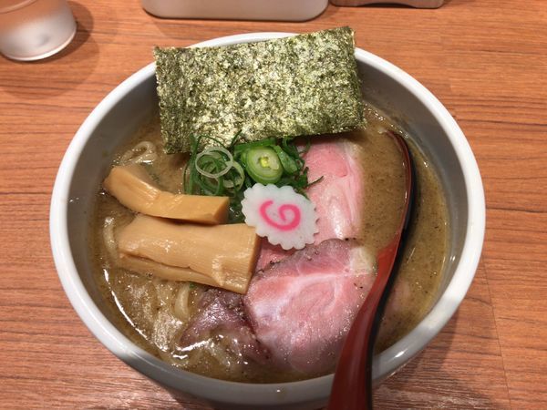 「煮干しそば」@煮干中華そば 鈴蘭 新宿店の写真