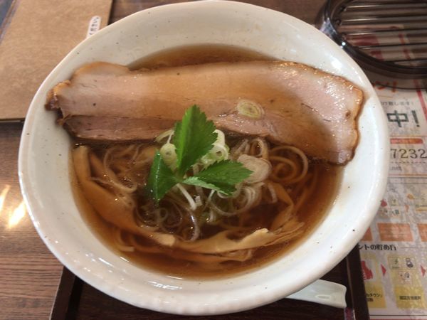 「しょうゆらーめん」@麺工房 かなでの写真