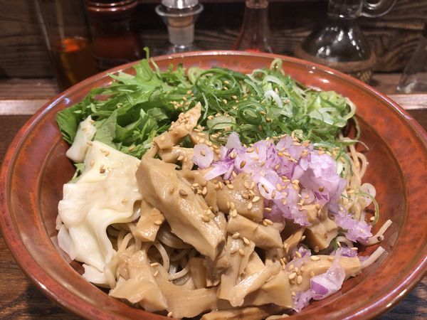 「燻製油そば 750円A.国産小麦とライ麦の全粒粉麺」@燻製麺 燻の写真
