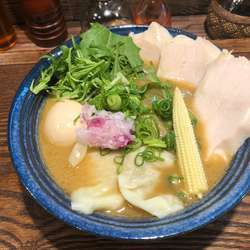 燻製特製鶏白湯ラーメン