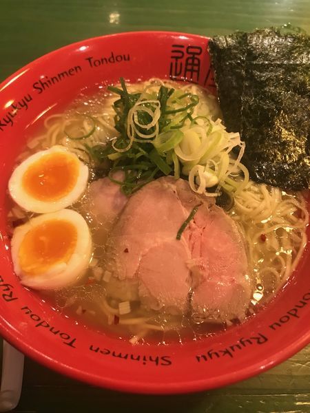 「通堂うま塩ラーメン おんな味（大盛）＋味玉」@琉球新麺 通堂 横浜ラーメン博物館店の写真