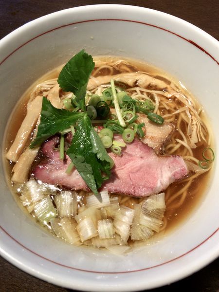 「地鶏中華そば (醤油) 細麺 800円」@麺や 虎徹の写真