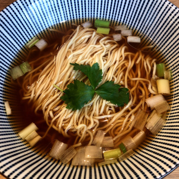 「かけそば（生正油）600円　煮込み丼　420円」@麺屋 椿丸の写真
