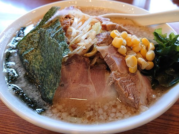 「しょうゆらーめん(TOPネギ、チャーシュー)」@豚骨ラーメン はなの写真