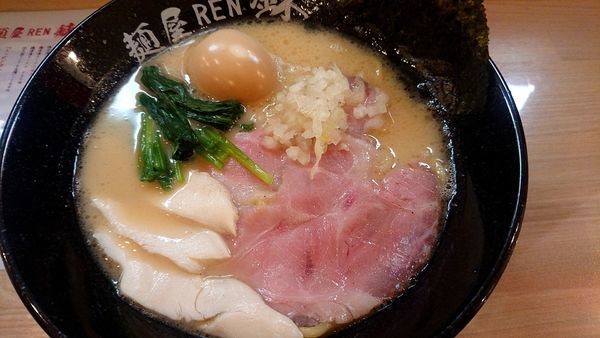 「豚白湯ラーメン(全部のせ」@麺屋 錬の写真