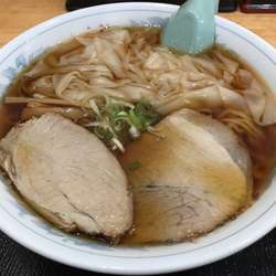 ワンタンメン  750円