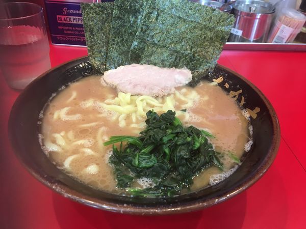 「ラーメン」@横浜ラーメン おか本の写真