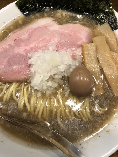 「煮干しらぁ麺 麺160g 新玉葱を添えて500円」@Soupmenの写真