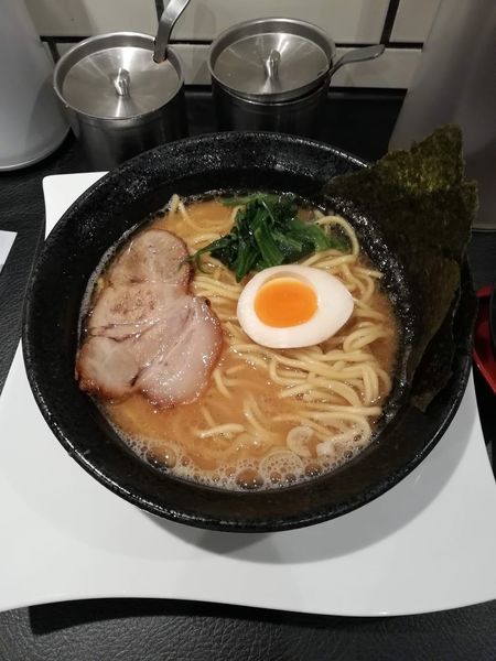 「醤油とんこつラーメン」@横浜らーめん 源泉 海老名店の写真