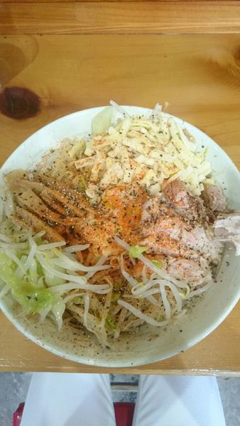 「まぜそば  （少なめ） ８５０円」@ラーメン 滋悟郎の写真
