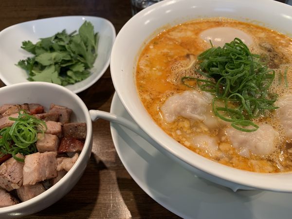 「担々麺 パクチー、ワンタン、味玉」@創作麺工房 鳴龍の写真