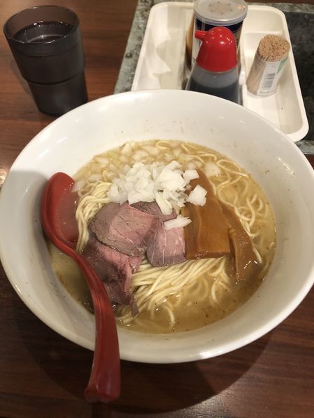 「ローストビーフ塩そば」@火の豚 立川ラーメンスクエア店の写真