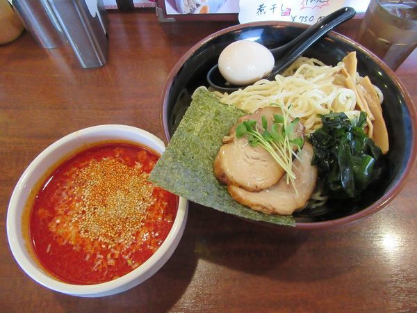 「夏季限定　冷やし担々つけ麺（８５０円）＋大盛１００円」@北海道らーめん ひむろ 龍ヶ崎店の写真