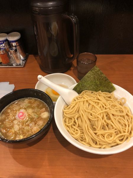 「つけ麺大盛890円生卵50円」@大勝軒まるいち 西荻窪店の写真