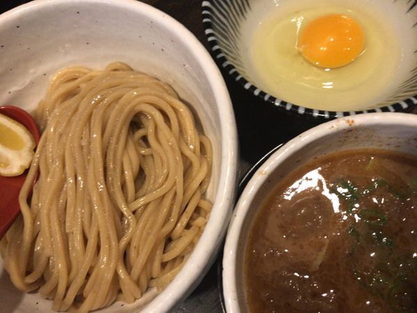 「牛モツつけ麺870円+生卵50円」@製麺処 蔵木の写真