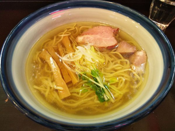 「しおらーめん　中　※鶏チャーシュー抜き」@らーめん奏の写真