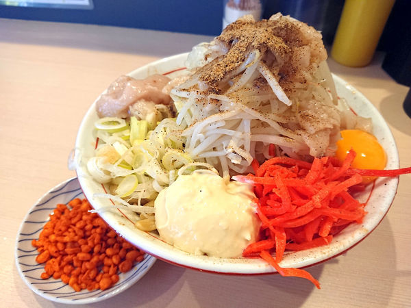 「まぜそば(麺200g)+紅しょうが」@鷹の目 蒲田店の写真
