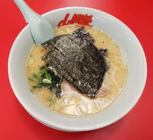 「醤油ラーメン650円」@ラーメン山岡家 山形西田店の写真
