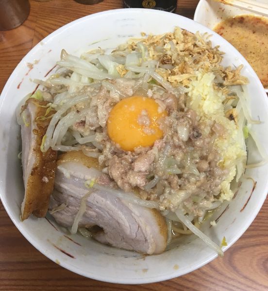 「汁なし 玉子  ヤサイちょいマシ ニンニクマシマシ アブラ」@ラーメン二郎 亀戸店の写真