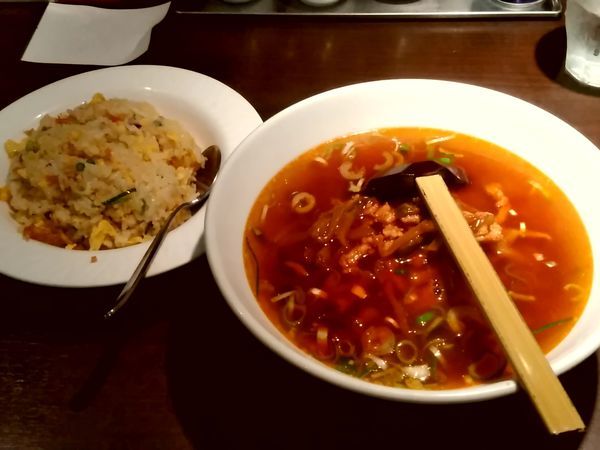 「日替わり①(豚肉とザーサイラーメン＋五目チャーハン)780円」@上海華龍 ヤマダ電機LABI1高崎店の写真