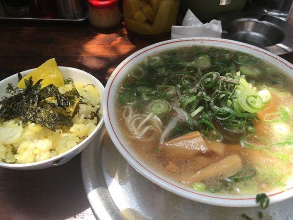 「Aラーメン高菜ごはん660円」@神戸ラーメン 第一旭 三宮本店の写真