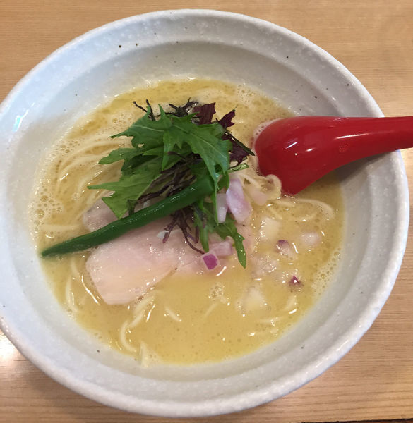 「鶏骨塩ラーメン800円」@らーめん 桑嶋の写真