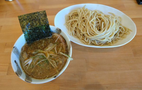 「月木曜日限定 煮干つけ麺 出汁玉」@らーめん マル汁屋の写真