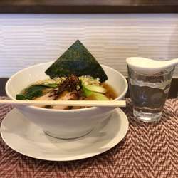 丸鶏スープ醤油麺