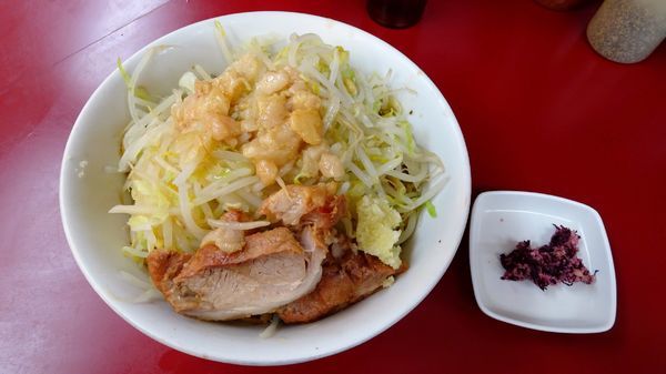 「ラーメン＋まかない＋梅しょうが　ニンニク少しアブラ」@ラーメン二郎 相模大野店の写真