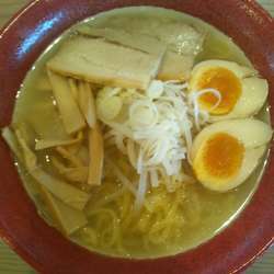 塩ラーメン（味玉付き）