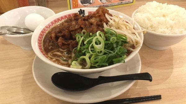 「肉汁麺(レベル2)+生卵+ライス」@肉汁麺ススム 秋葉原本店の写真