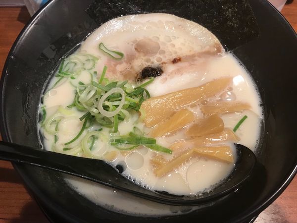 「豚骨ラーメン バリカタ 700円」@だるまのめ 秋葉原店の写真