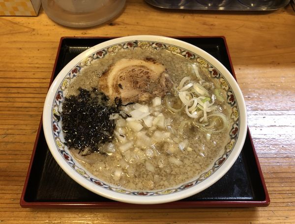 「背脂煮干し中華そば」@辛っとろ麻婆麺 あかずきんの写真