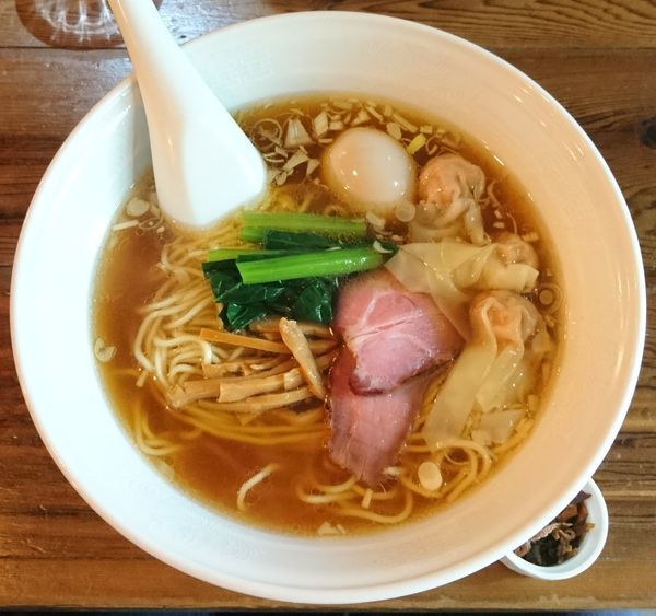 「醤油ワンタン麺＋味玉」@らーめん穀雨の写真