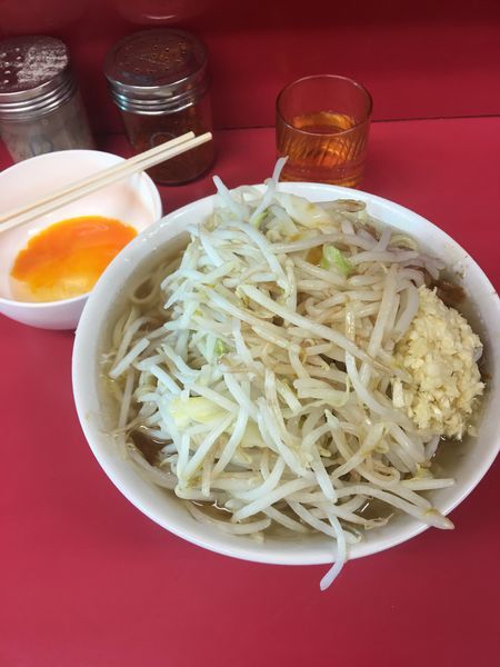 「小豚生卵」@ラーメン二郎 千住大橋駅前店の写真