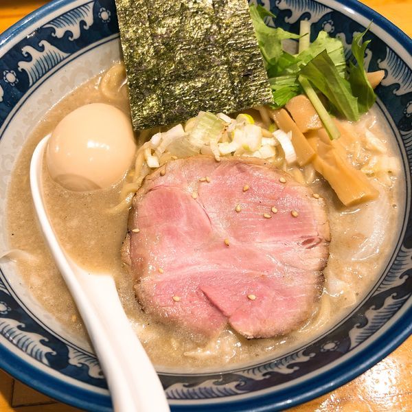 「濃熟塩らーめん 味玉 ¥890」@○心厨房の写真