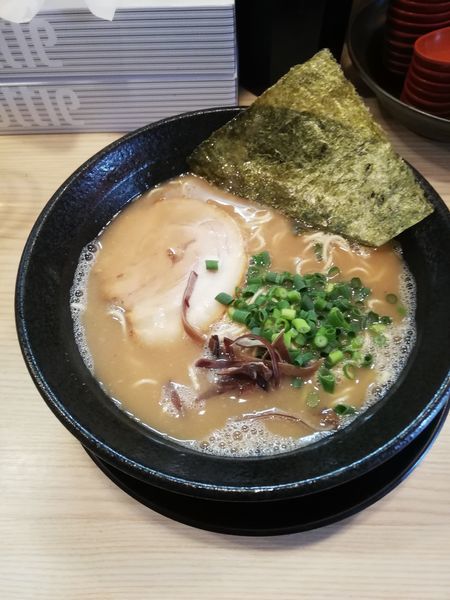 「らーめん　650円　替え玉1玉無料」@九州とんこつらーめん ひらさわの写真