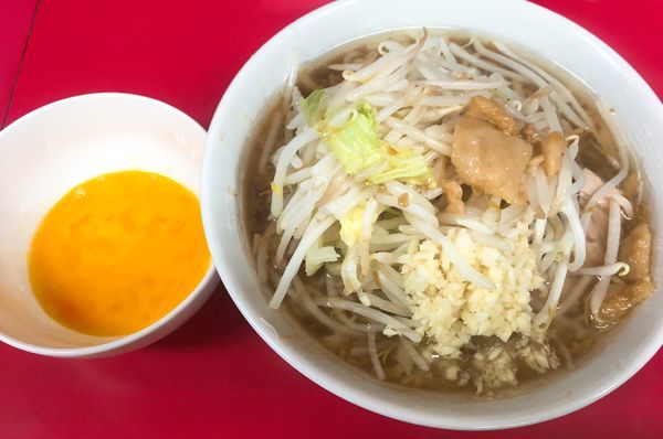「小麺半分ニンニクアブラ＋生卵」@ラーメン二郎 千住大橋駅前店の写真