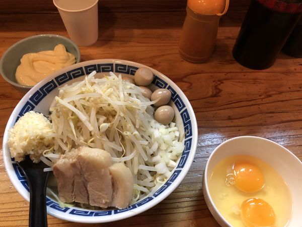 「汁なし小 マヨネーズ、生卵、うずら」@ラーメンだるま 小倉店の写真